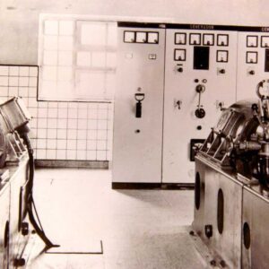 Sala de Máquinas y tableros de comando de generadores. 1964.